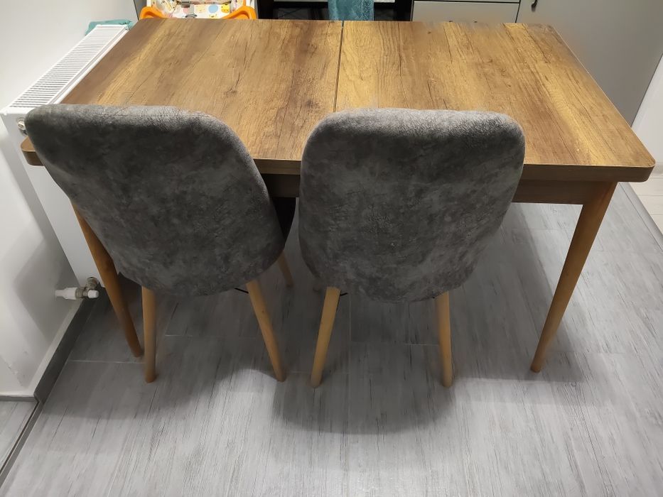 Masa extensibila 6-8 pers + 2 scaune