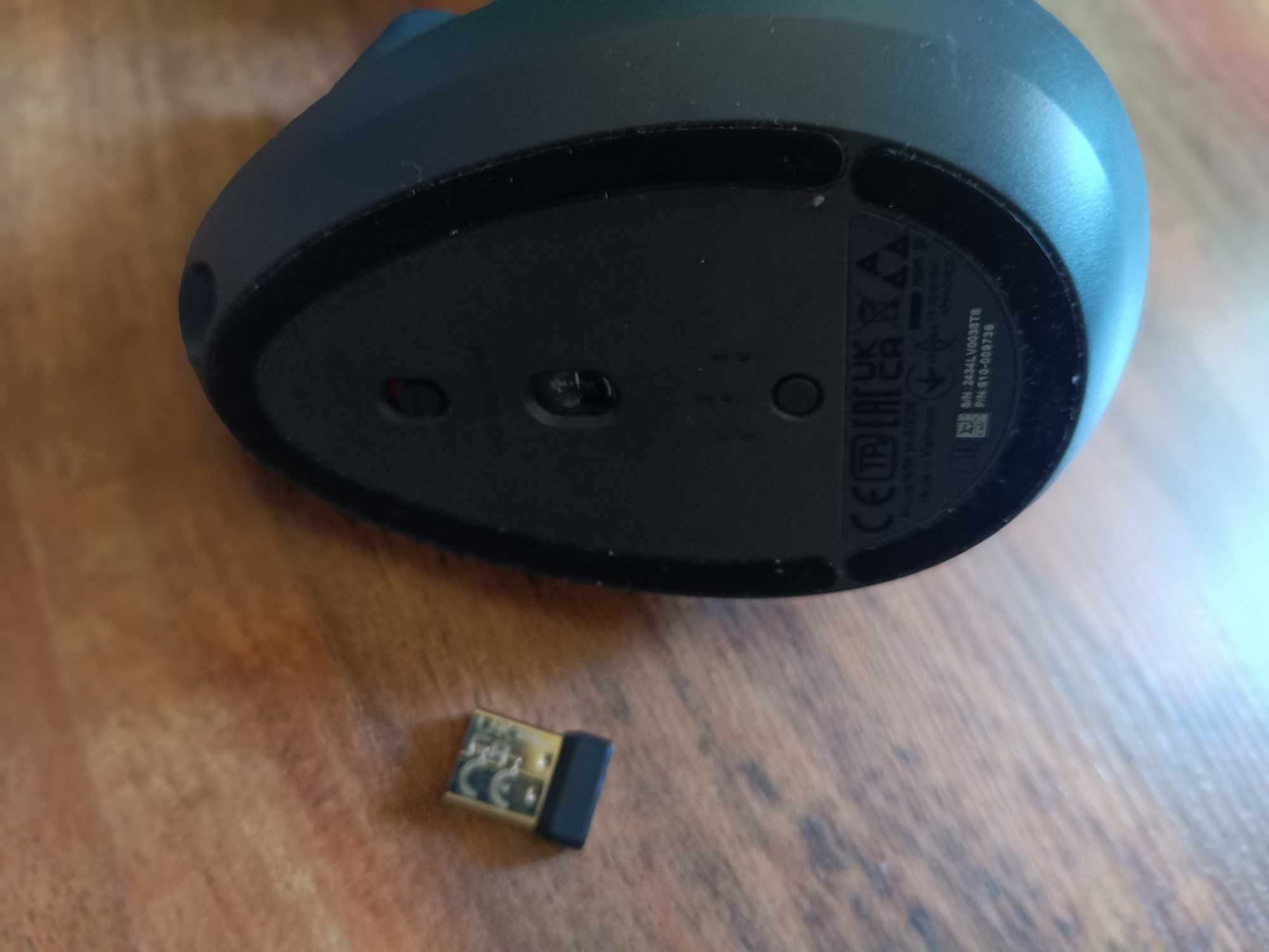 Нова вертикална безжична мишка Logitech MX Vertical...