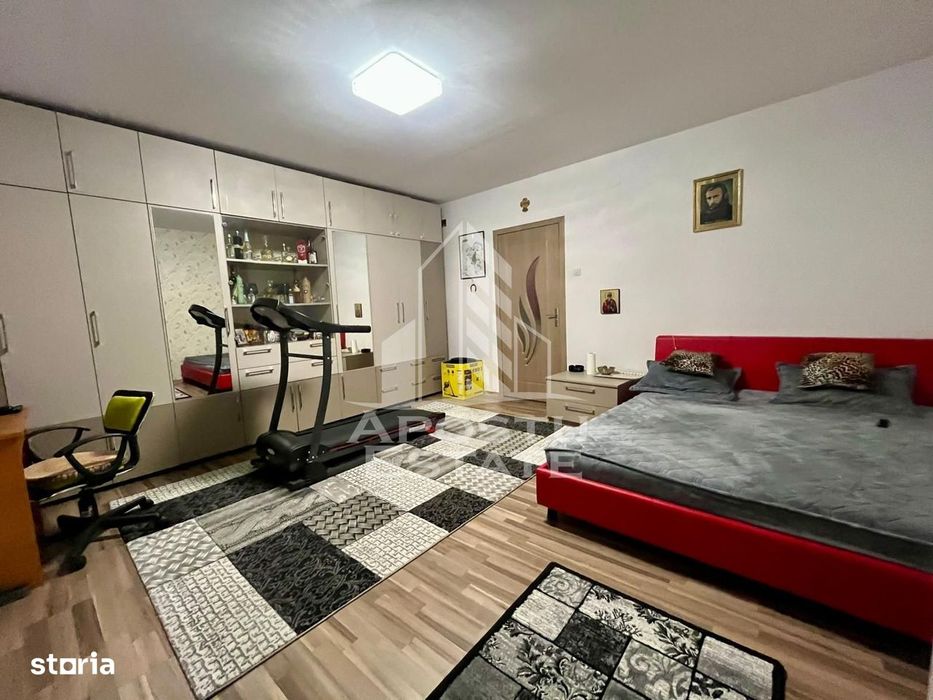 Doua apartamente la curte comuna,zona Traian