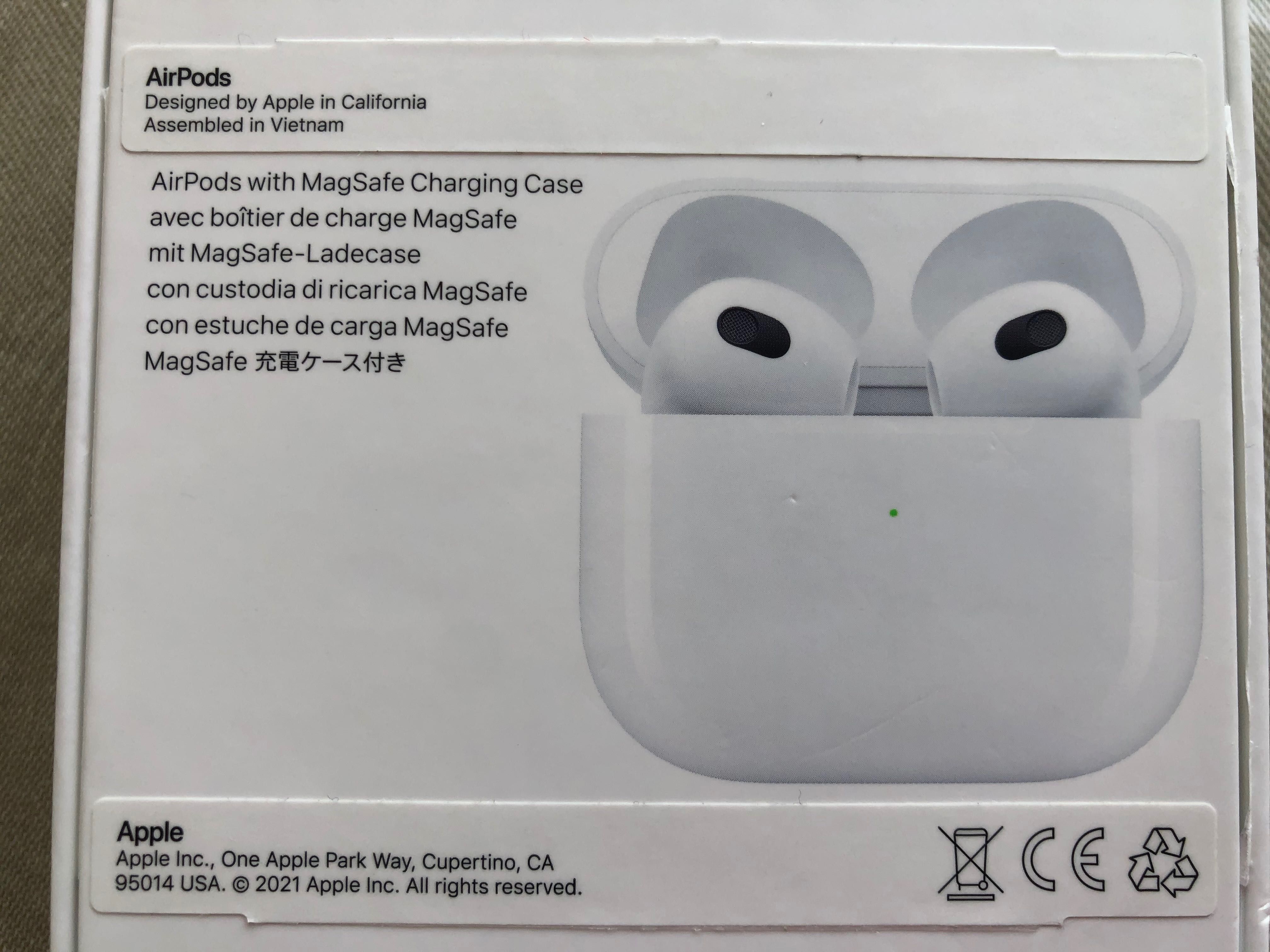 Зарядна кутия за AirPods 3