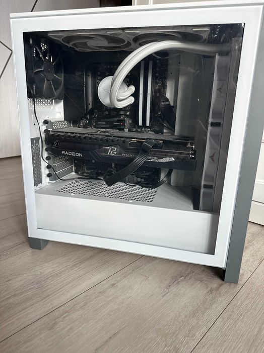 Gaming PC / AMD Ryzen 7 7800X3D / Radeon RX 7800 XT