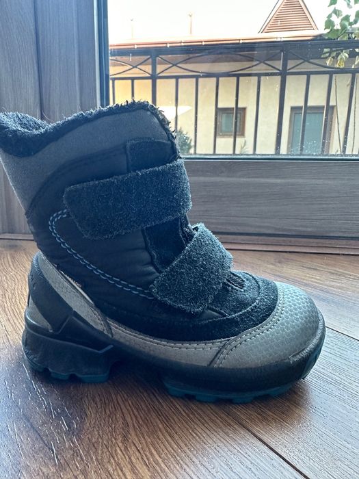 Ecco ботинки. Размер 24. 2-3 лет