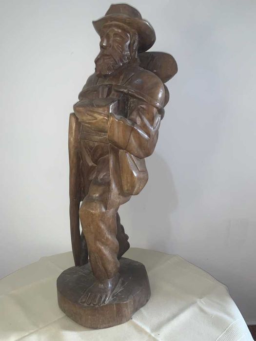 Statuie sculptata din lemn