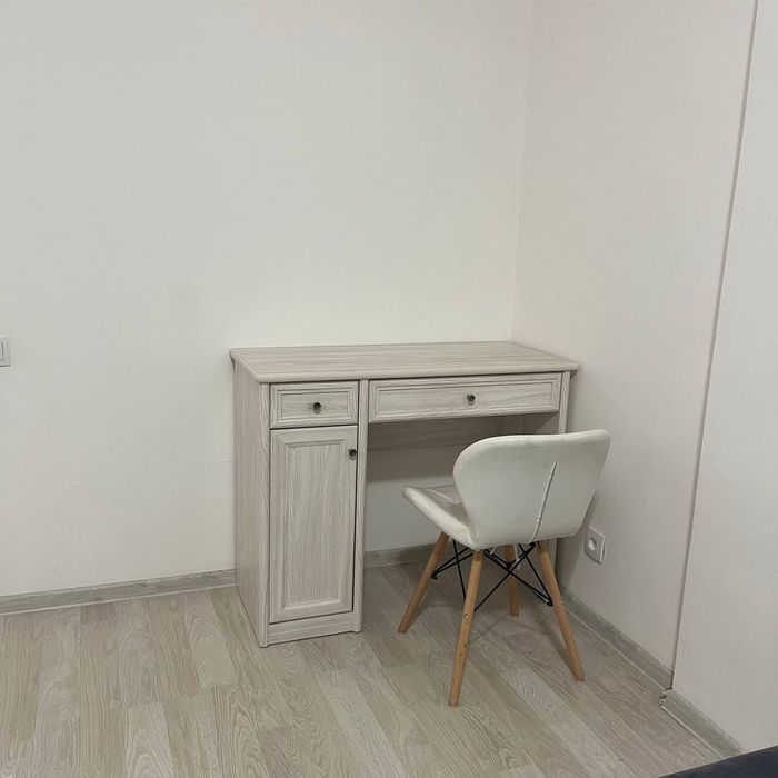 Продам стол, стол для работы, стол для маникюра, журнальный столик,.
