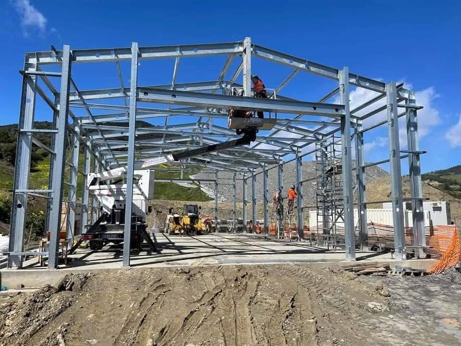 Vindem structuri metalice hale orice dimensiuni aveți nevoie.