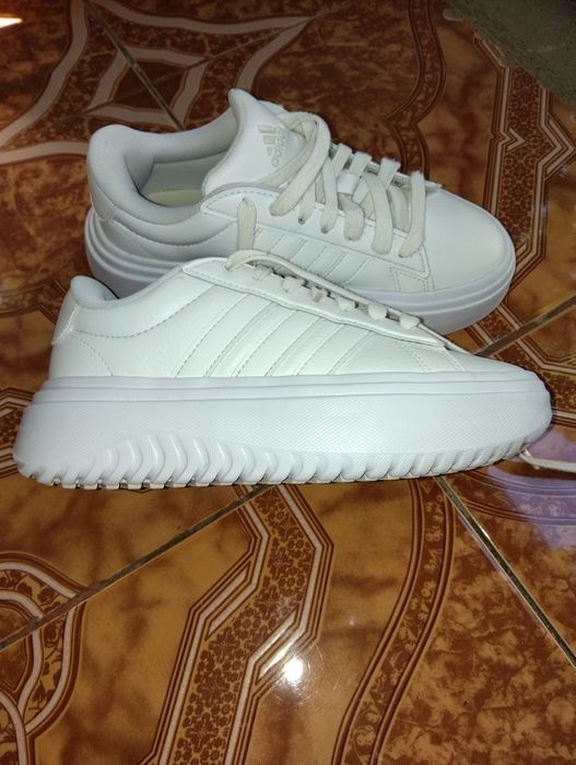 Vând adidași originali Adidas