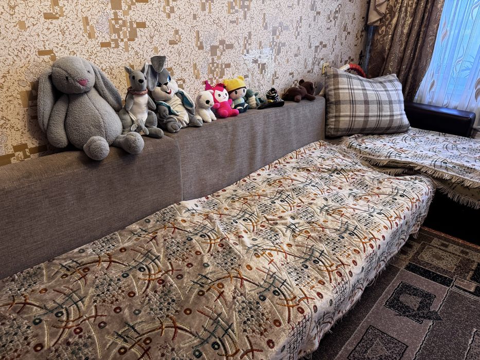 Диван бесплатно самовывоз( кровать и маленький диван)