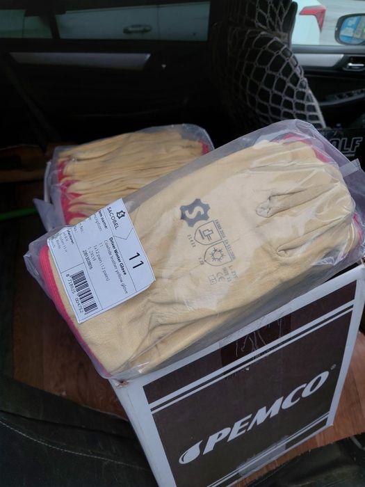 Кожаные перчатки