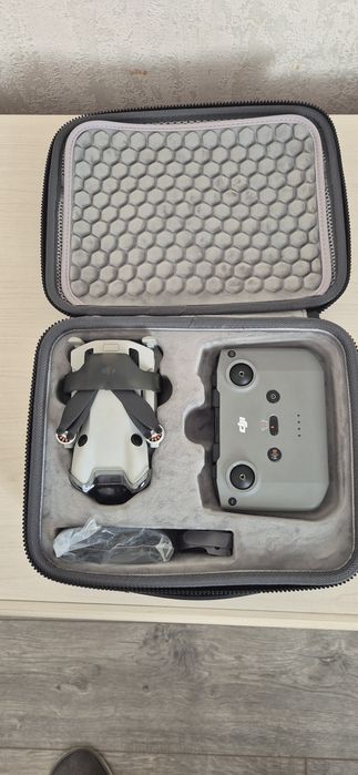 Продам дрон dgi 4mini pro