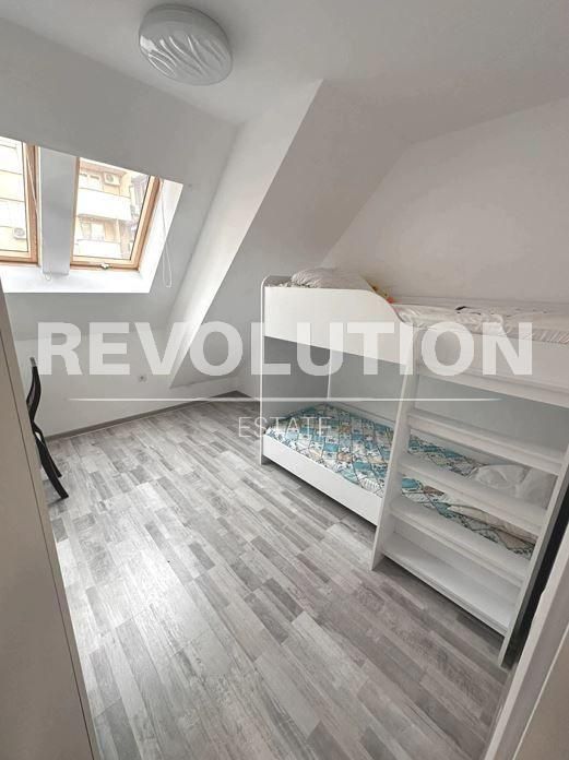 Дава се под наем Тристаен апартамент в Варна, Базар Левски - 80 кв.м за 648.21 € - Снимка #5