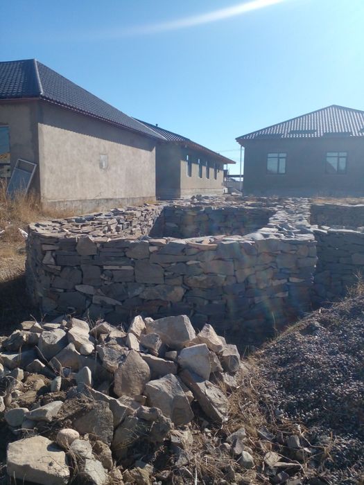 Продам камень бутовый.для кладки  фундамента. 40000 камаз  самовывоз.