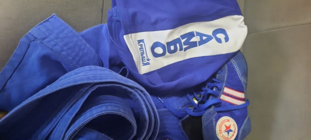 Продам детский спортивный костюм