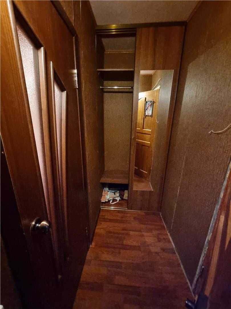 -ПРодам 1 комнатную в районе Род Дома. Не угловая.