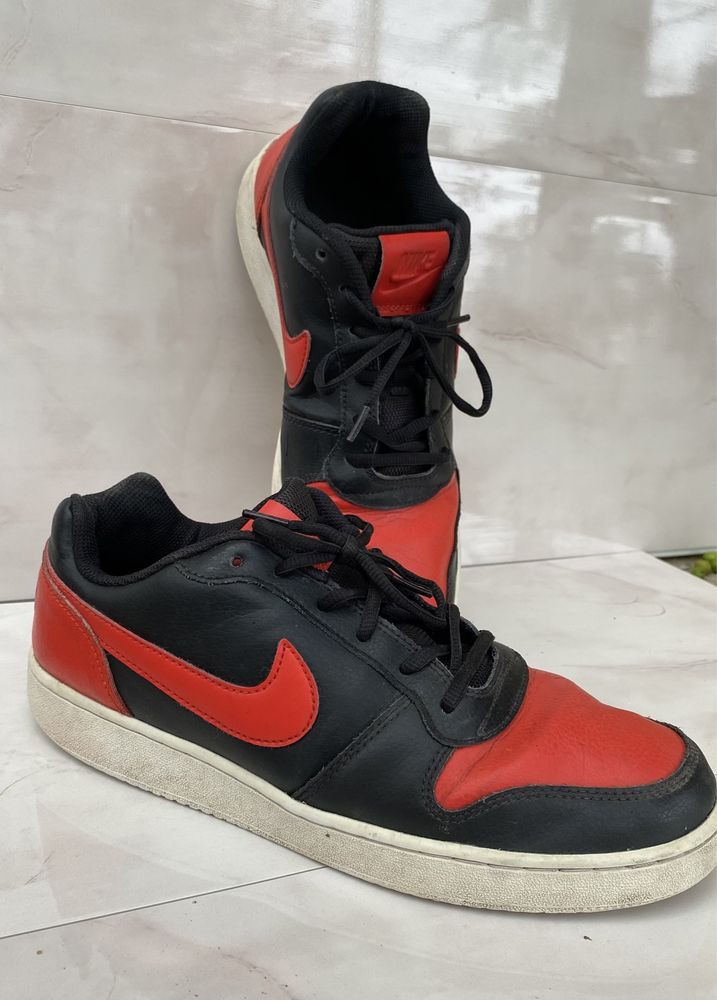 Nike court borough low 2 червено с черно