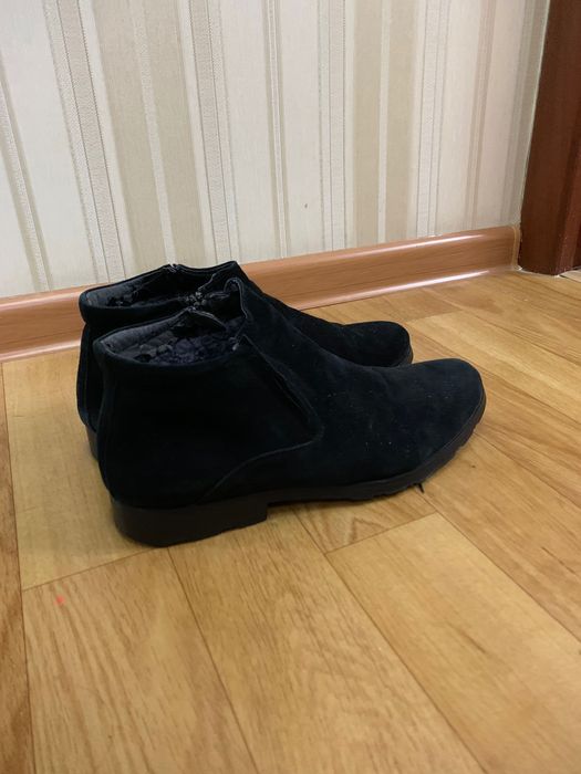 Зимние замшевые ботинки