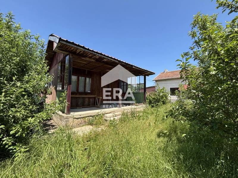 Ексклузивен парцел за продажба, заедно с едноетажна полумасивна вила в