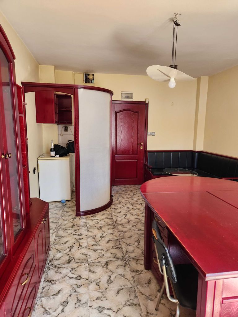 Дава се под наем Офис в Велико Търново, Център - 35 кв.м за 188.7 € - Снимка #1