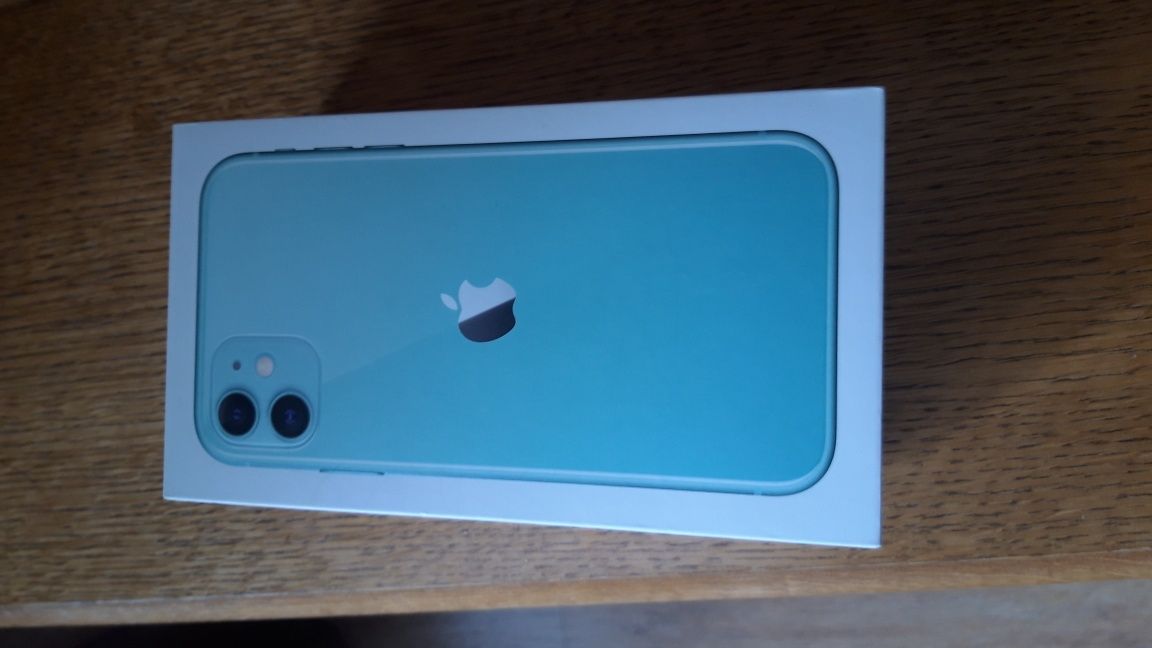 iPhone 11 продаю в идеальном состоянии носила аккуратно в чехле