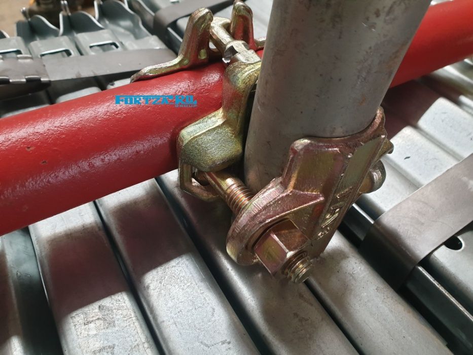 Ancoraj vopsit cu carlig pentru schela metalica