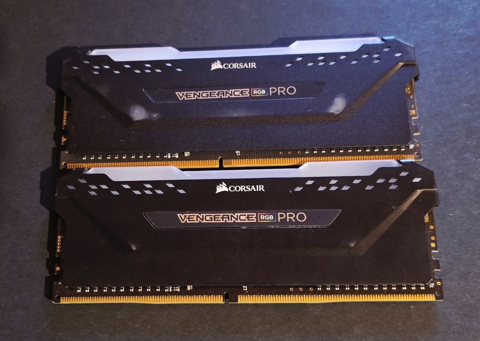 16GB RAM 2666MHz DDR4 Corsair RGB PRO