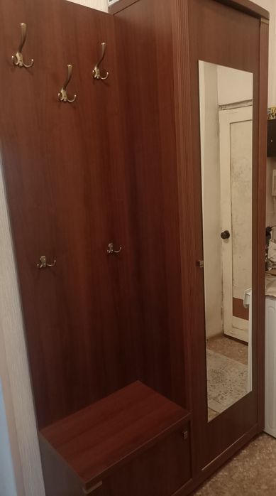 Продам Прихожую.