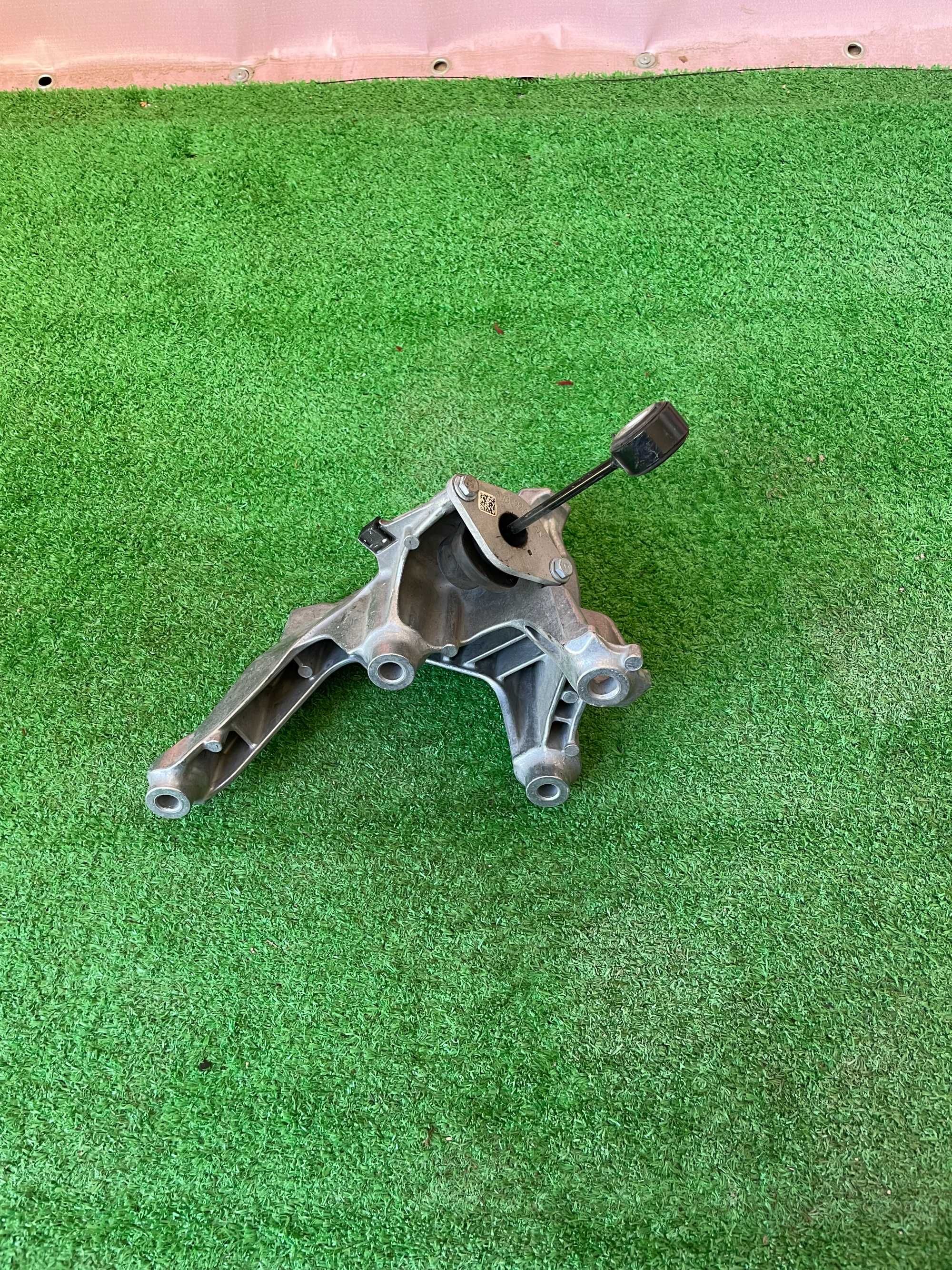 Audi A4 A5 B9 Suport motor stanga 4m0199307AD