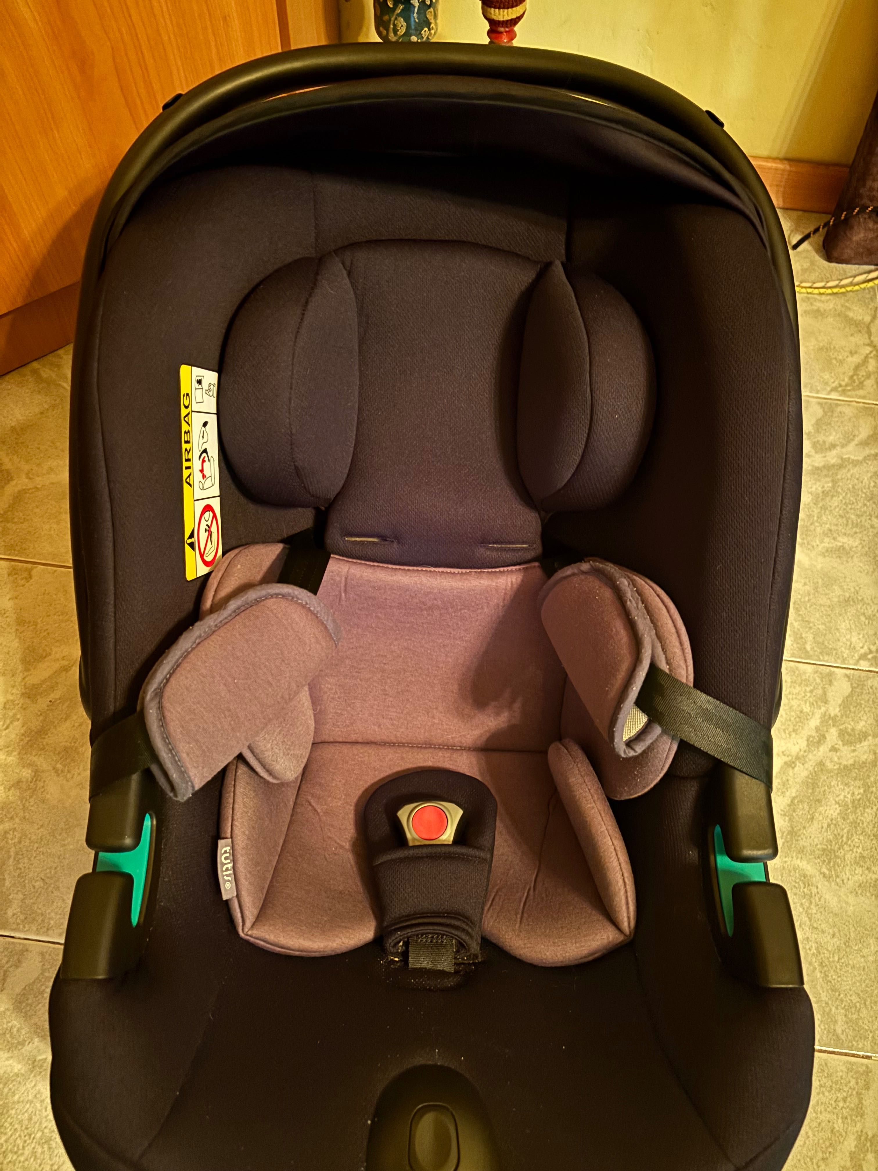 столче за кола Tutis с Isofix база чисто нова