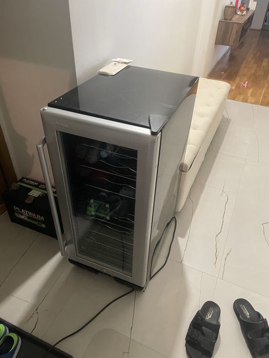 Frigider / racitor / vitrina frigorifica vin