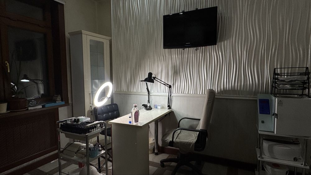 Маникюрный стол в аренду