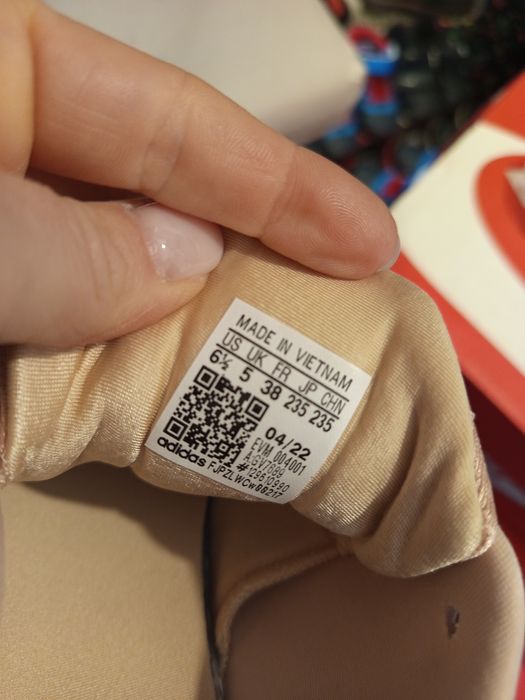 Маратонки  Nike и Adidas