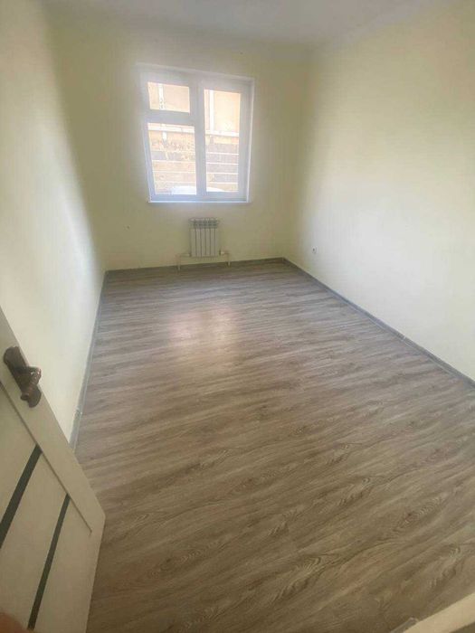 Kvartira 2 xonali sotiladi