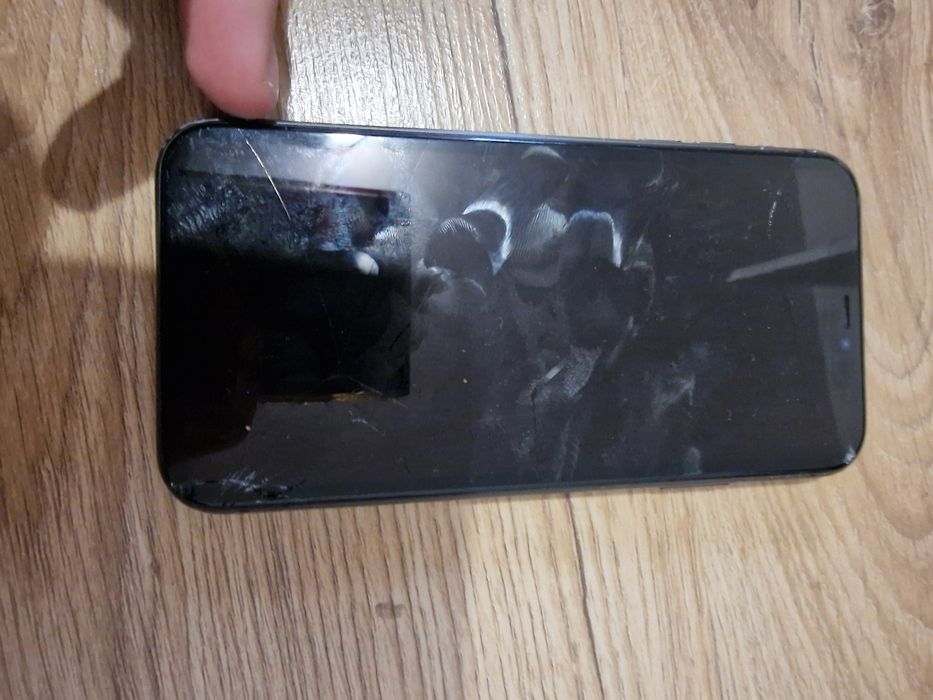 Iphone 11 defect pentru piese