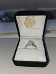 Inel logodna aur alb, diamant oval 1.55ct și safir