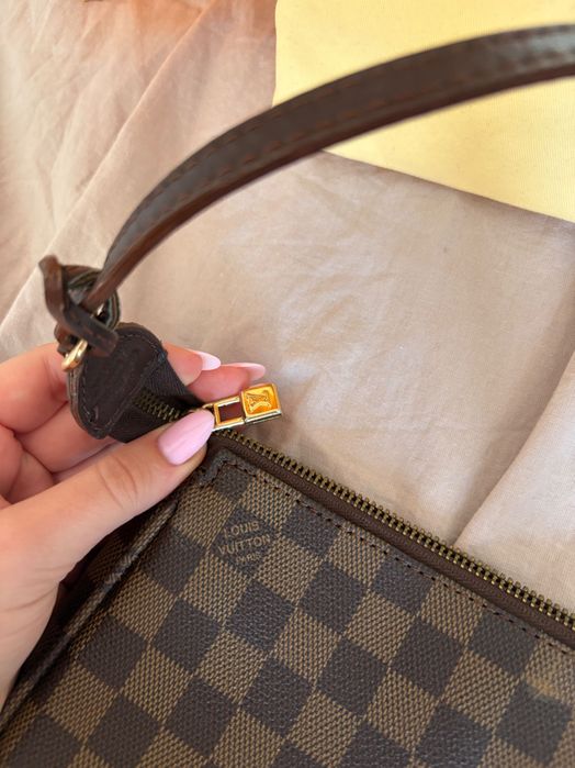 Geanta Louis Vuitton Pochette