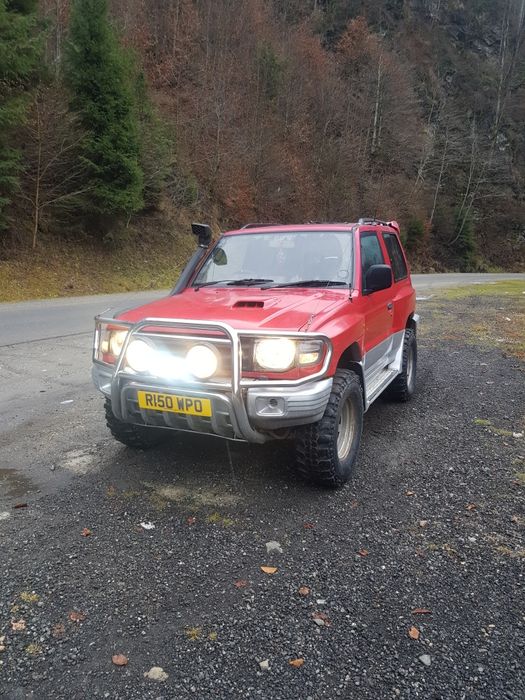 Dezmembrez Mitsubishi pajero shogun motor 2.8 cutie manuală.