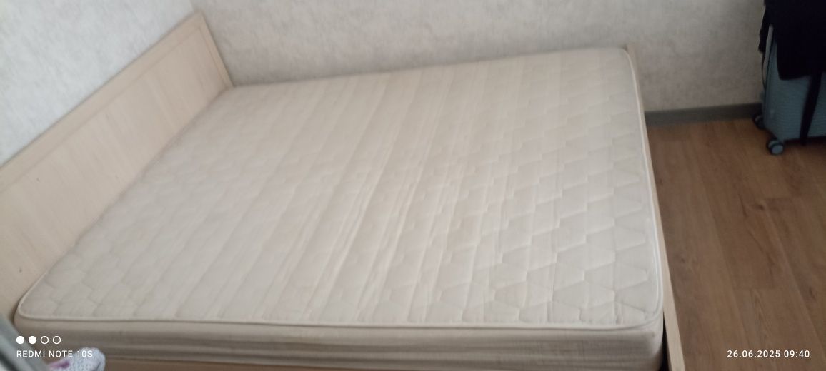 Продам двухспальную кровать