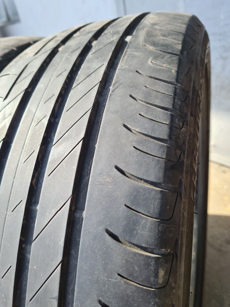 2 бр. летни гуми 225/45/19 Bridgestone DOT 1816 4,5 mm