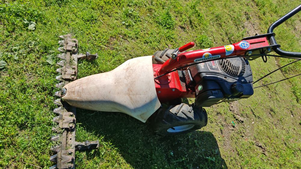 Vând motocoasă cu lamă