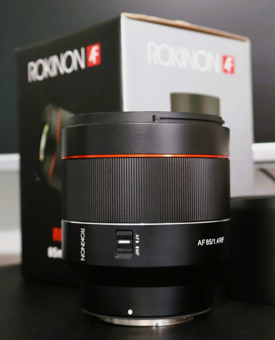 Obiectiv Samyang/Rokinon AF 85mm f1.4 montura Canon RF + lens dock