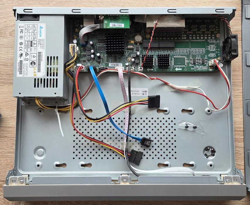 NVR Hikvision DS-7608NI-K2/8P, 8 canale/camere , UltraHD 4K, PoE