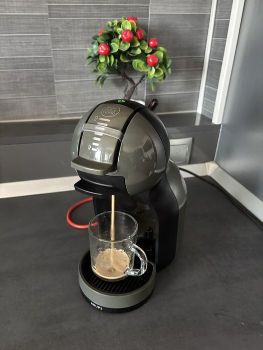 Aparat de cafea cu capsule Dolce gusto