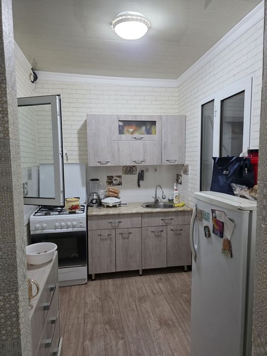 Продаётся  2- х комнатная квартира.  КИБРАЙ. Центр.