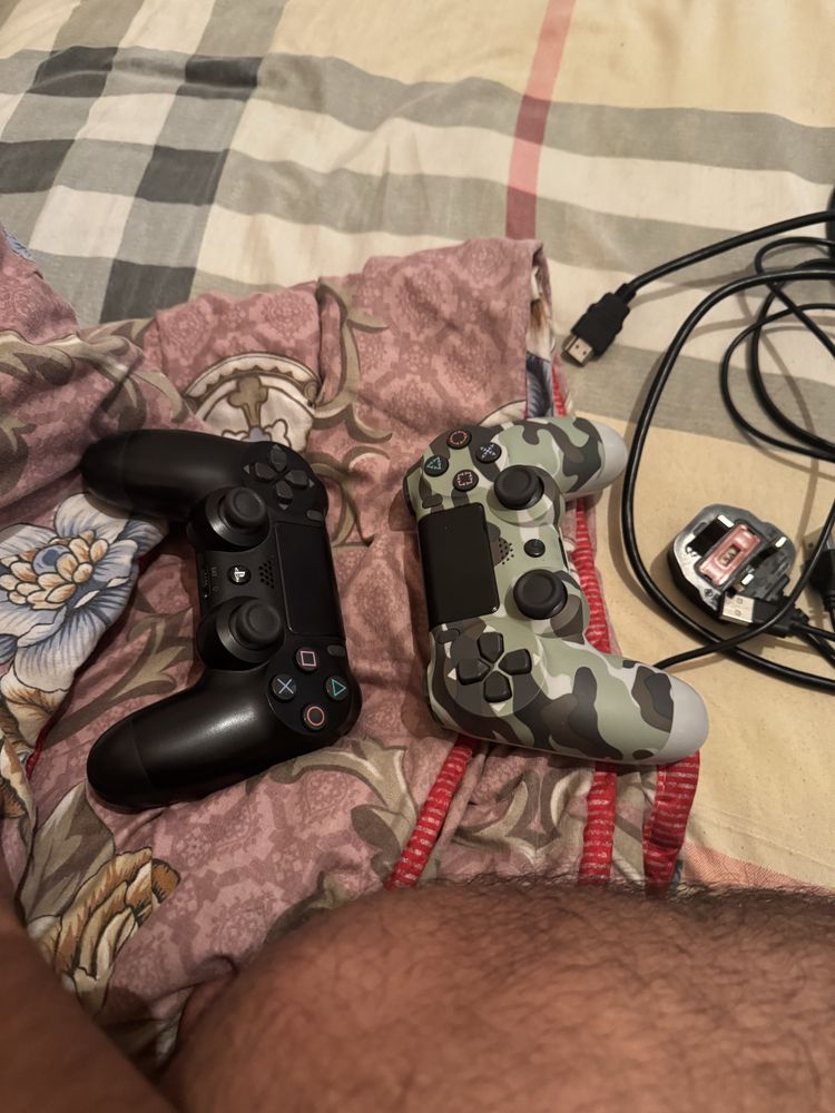 Ps 4 slim 4 диска и 2 жостика