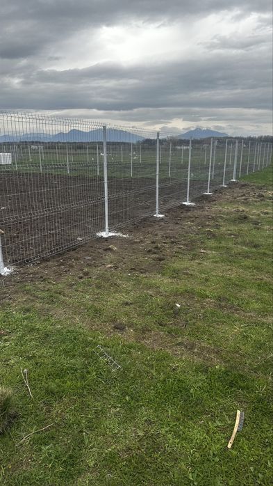 Construim garduri si porti din plasa bordurata sipca metalica