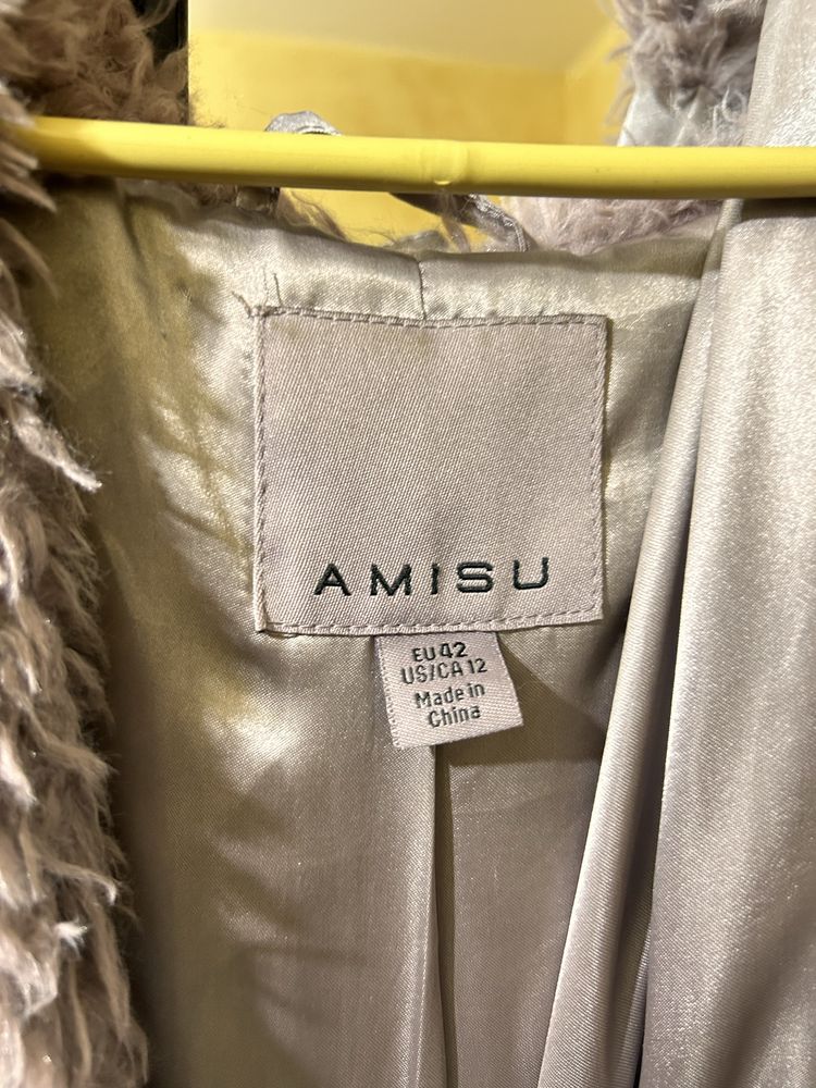 Лилаво пухкаво палто Amisu, размер EU 42