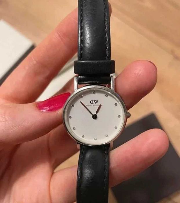 ceas dama Daniel Wellington cu bratara in cutie