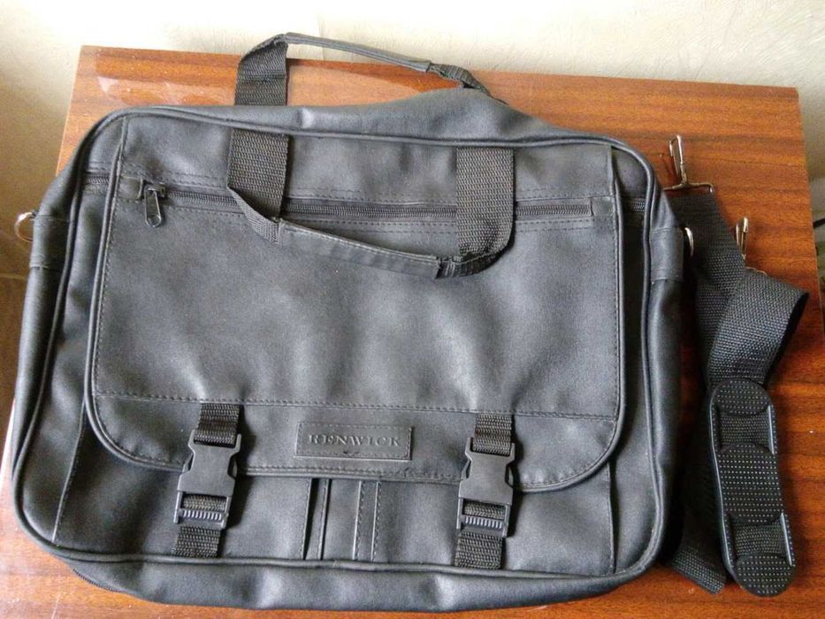 Сумка для ноутбука с ремешком через плечо