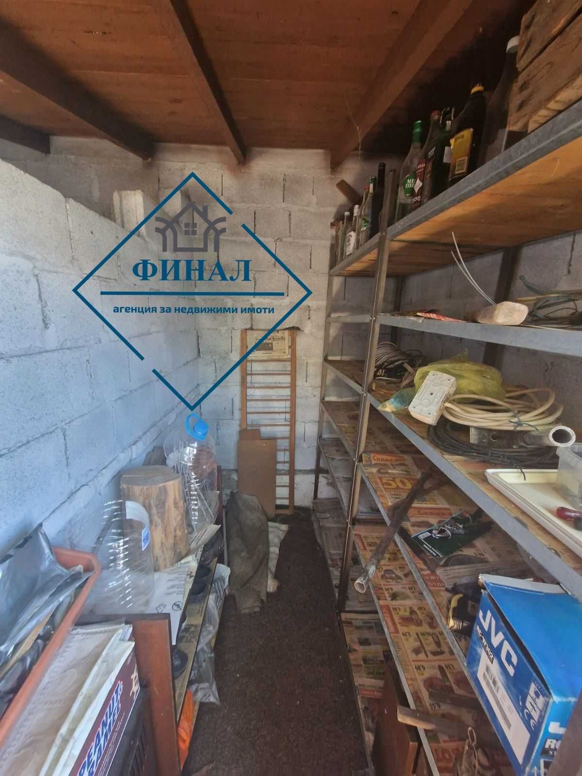 Парцел в регулация с две постройки 
  в район на Куршум чешма