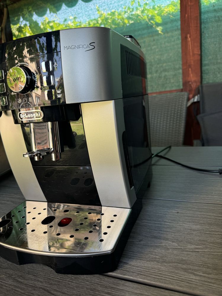 Espressor delonghi magnifica s
