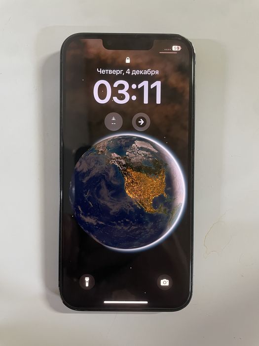Продам IPhone 13